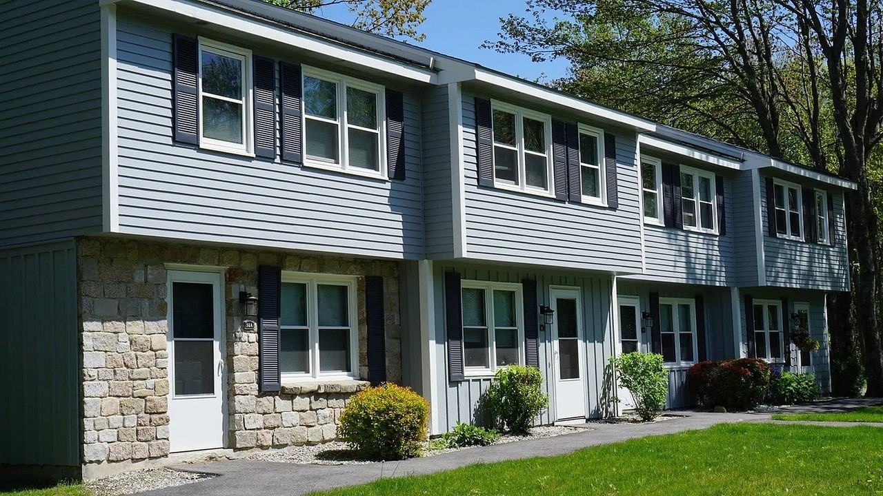 Coach Lantern Apartments, LLC - Photo 2 of 21