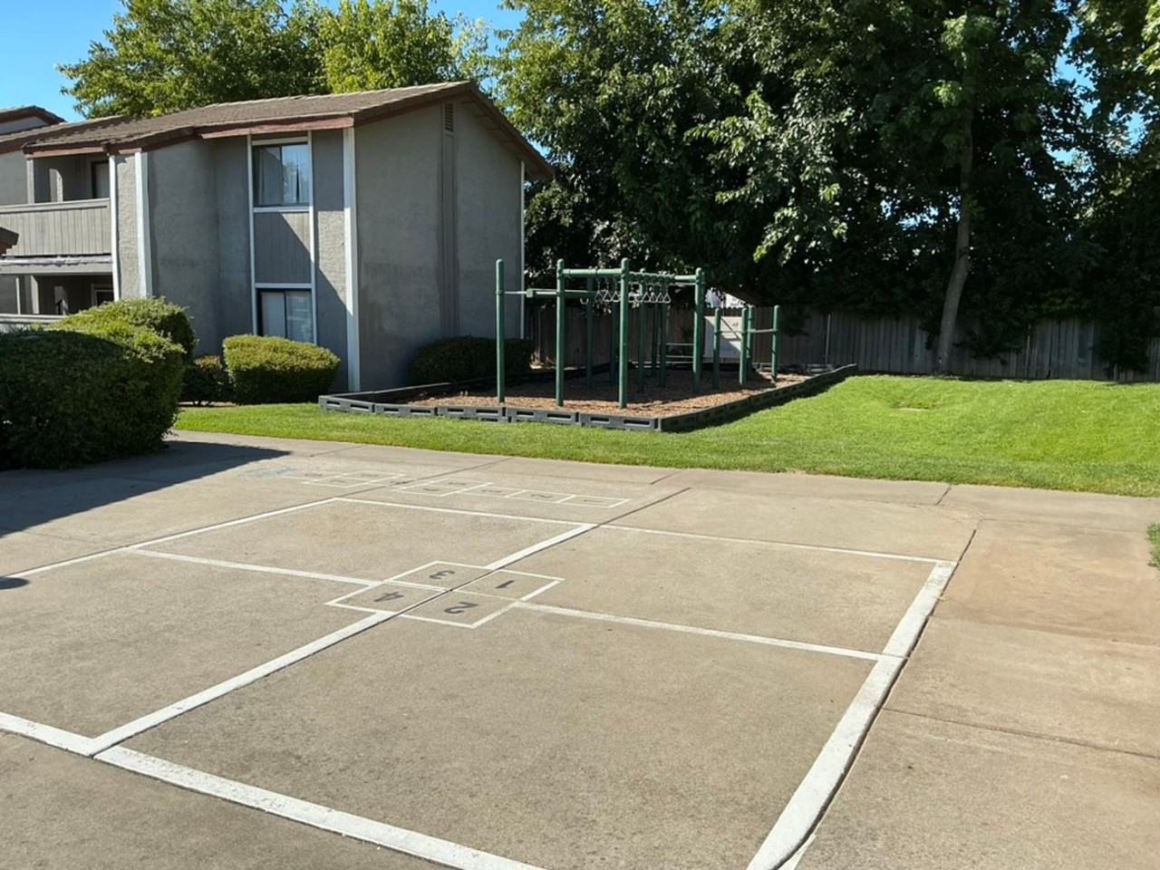 Sunflorin Village Apartments - Photo 3 of 29