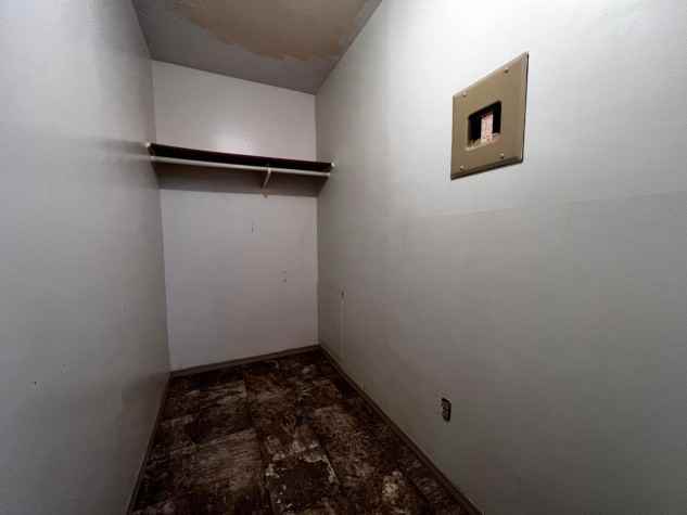 5220 41 Street - Photo 5 of 10