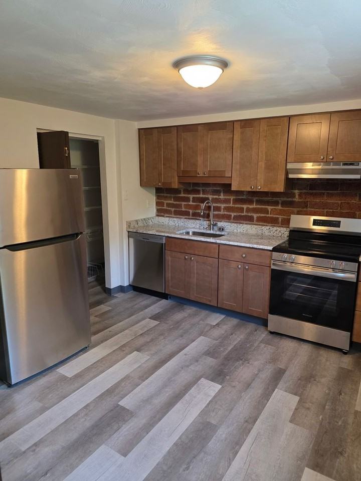 Colony East Townhomes - Photo 4 of 10