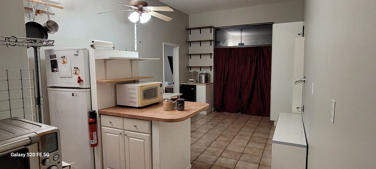 2315 Southwest 81st Avenue - Photo 5 of 6