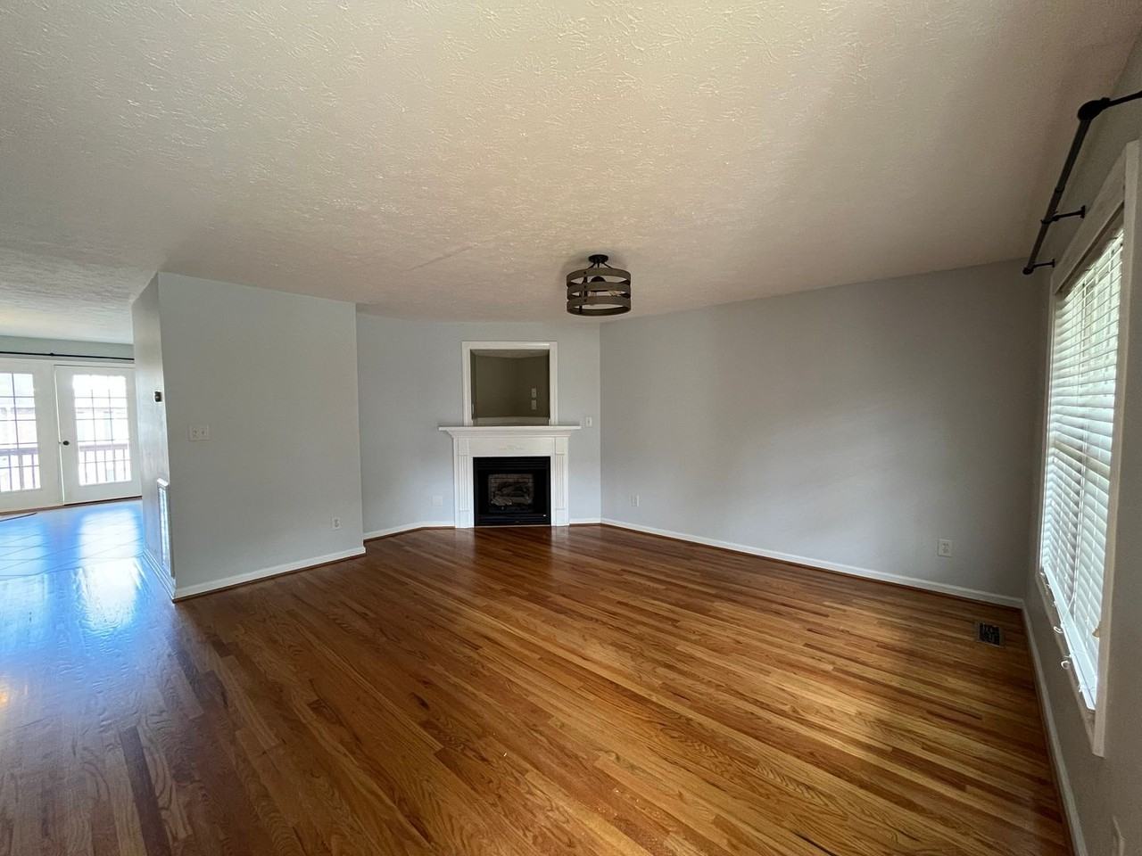 696 Wyndhurst Dr - Photo 2 of 40