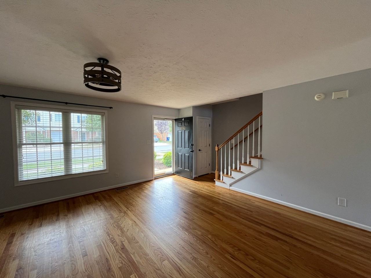 696 Wyndhurst Dr - Photo 6 of 40