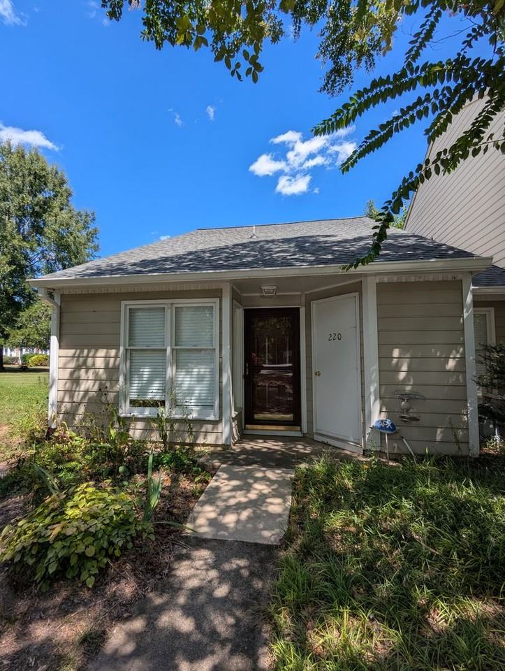 220 Saint Andrews Ln - Photo 2 of 34