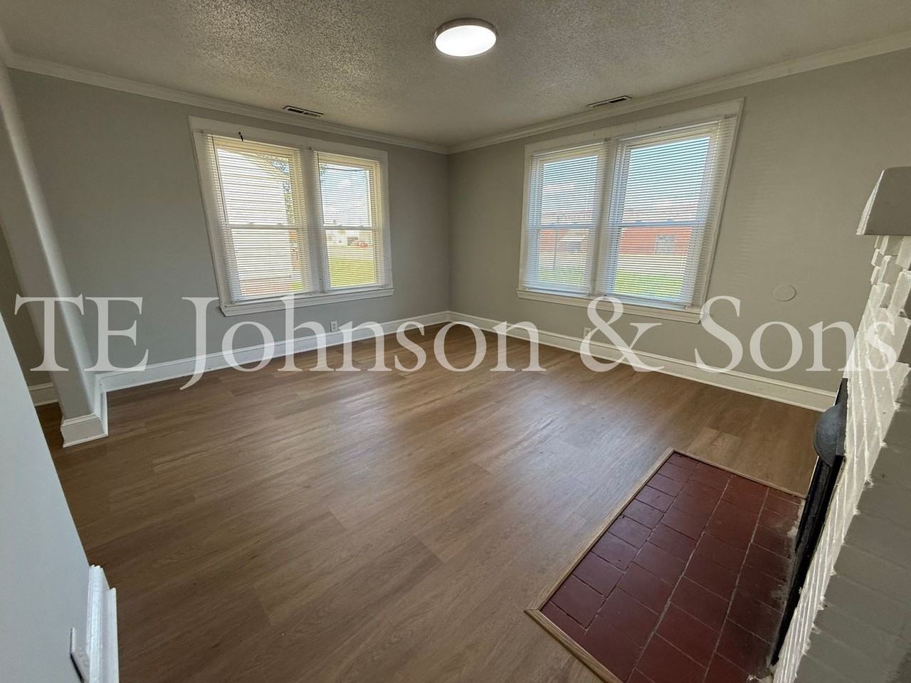 3054 Indiana Ave - Photo 3 of 24