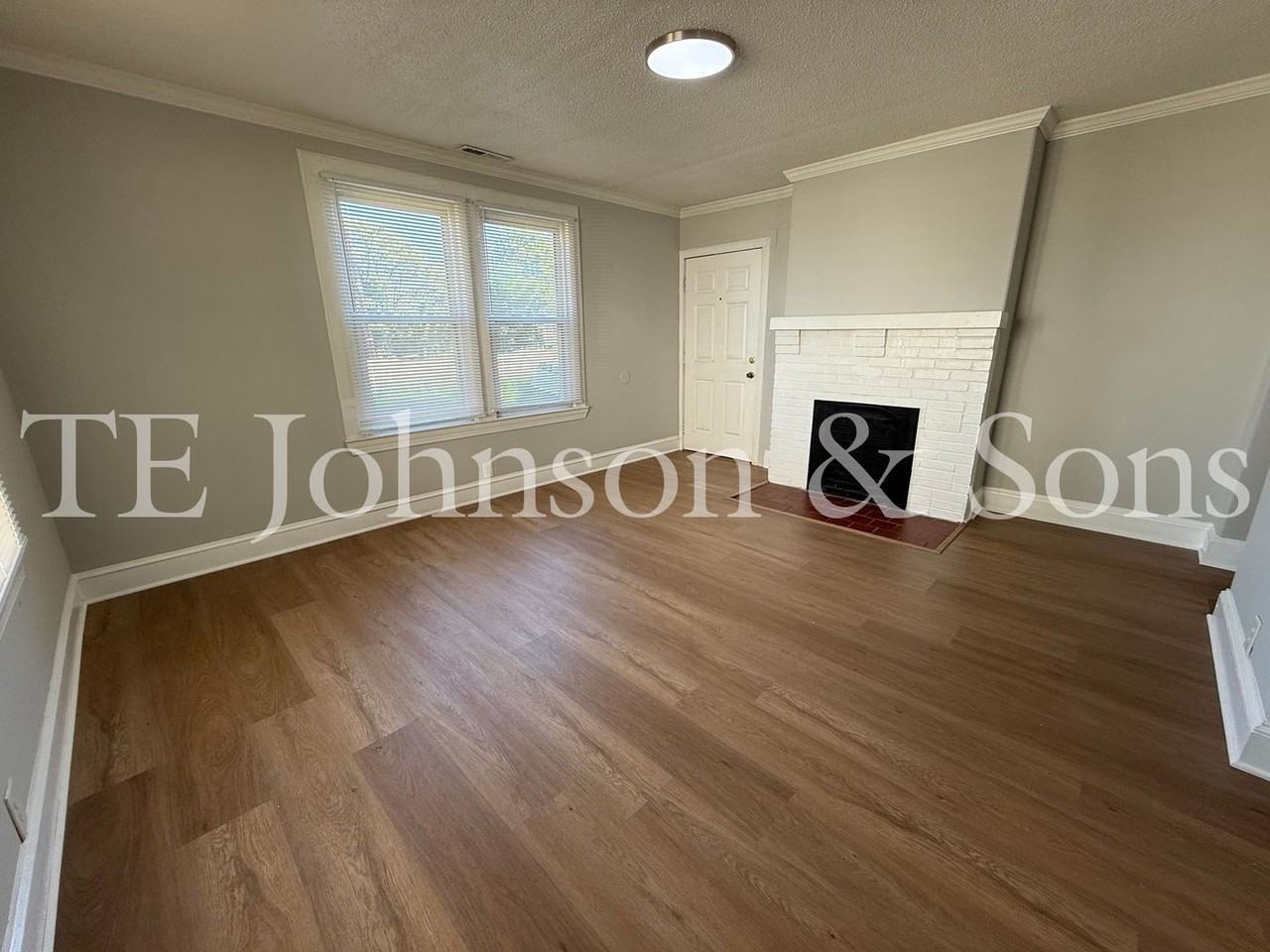 3054 Indiana Ave - Photo 4 of 24