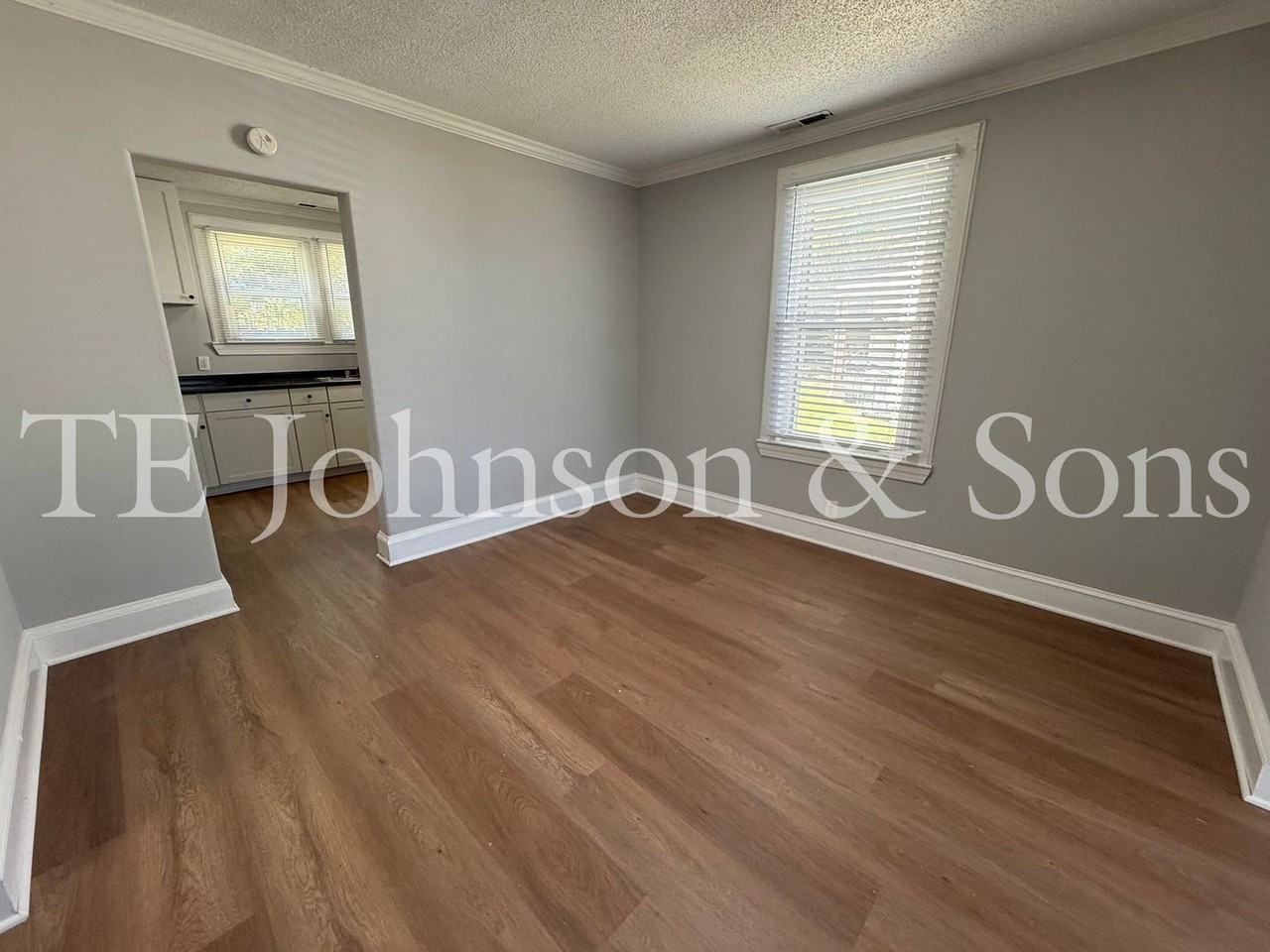 3054 Indiana Ave - Photo 5 of 24