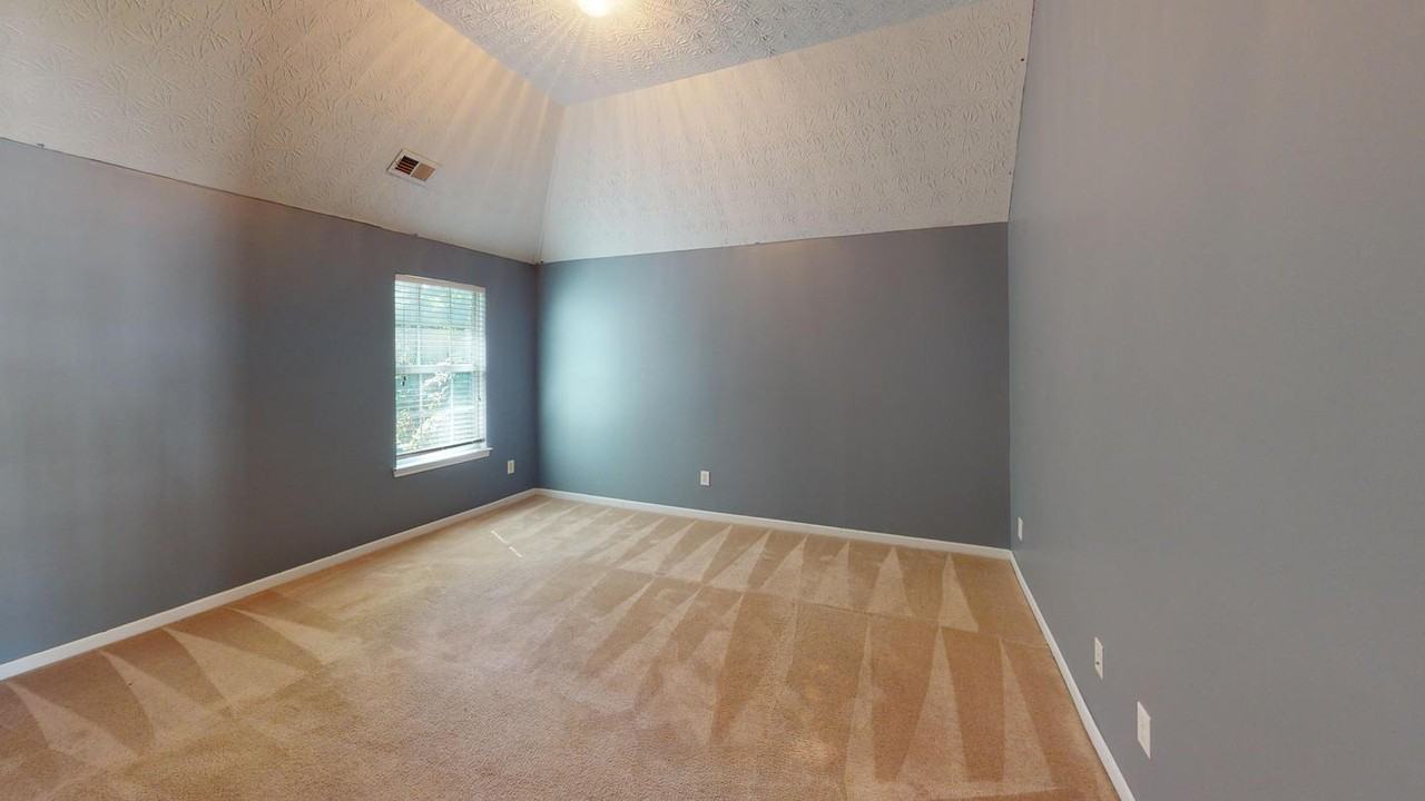 Grand College Park estate with elegance, space, and timeless beauty - Photo 7 of 19