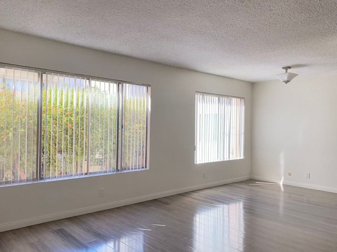 319 S. Clark Drive Apartments - Photo 6 of 30