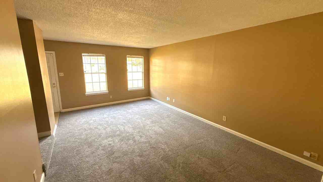 837 Candace Dr - Photo 3 of 12