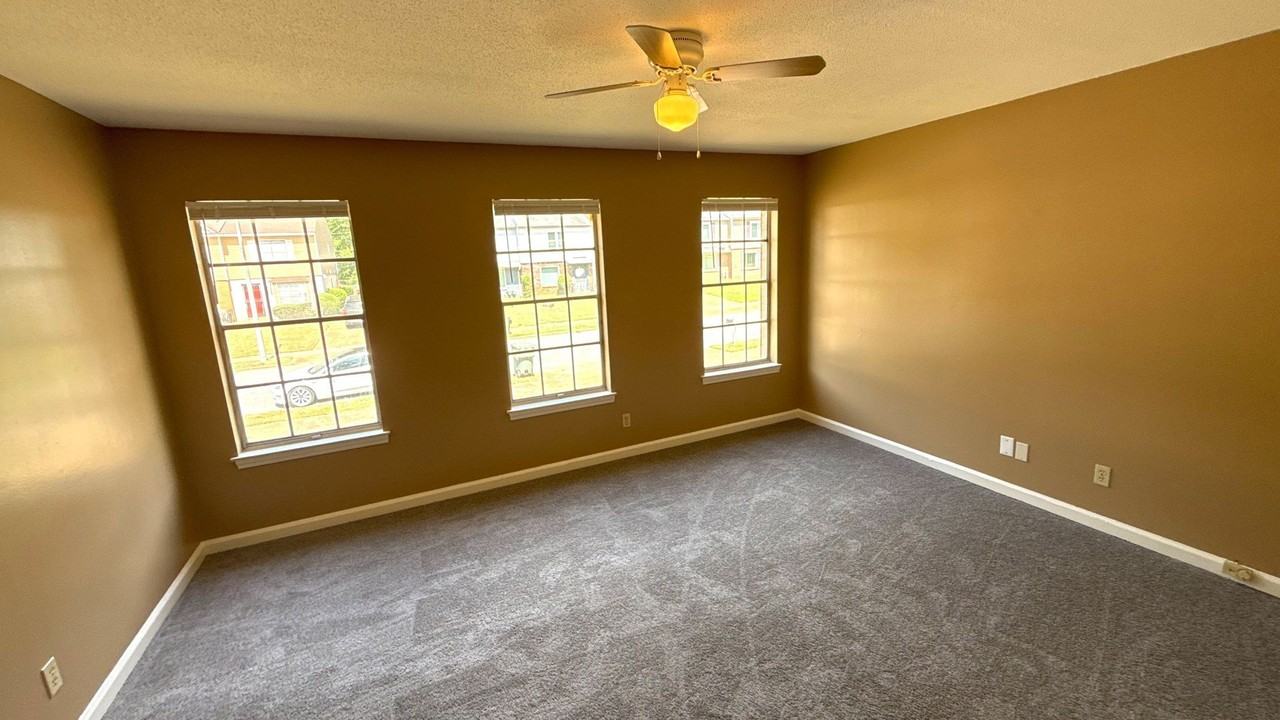 837 Candace Dr - Photo 4 of 12