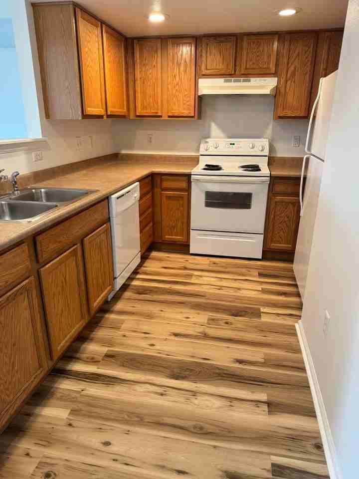 317 Abby Rd - Photo 4 of 23