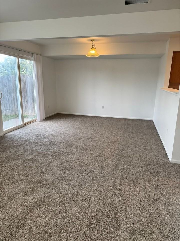317 Abby Rd - Photo 5 of 23