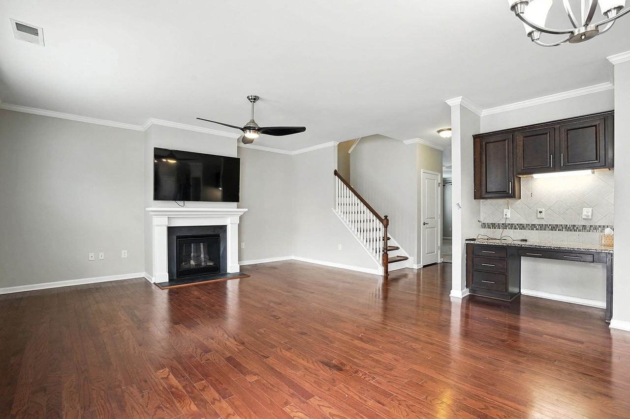 1009 Artis Town Ln - Photo 6 of 33