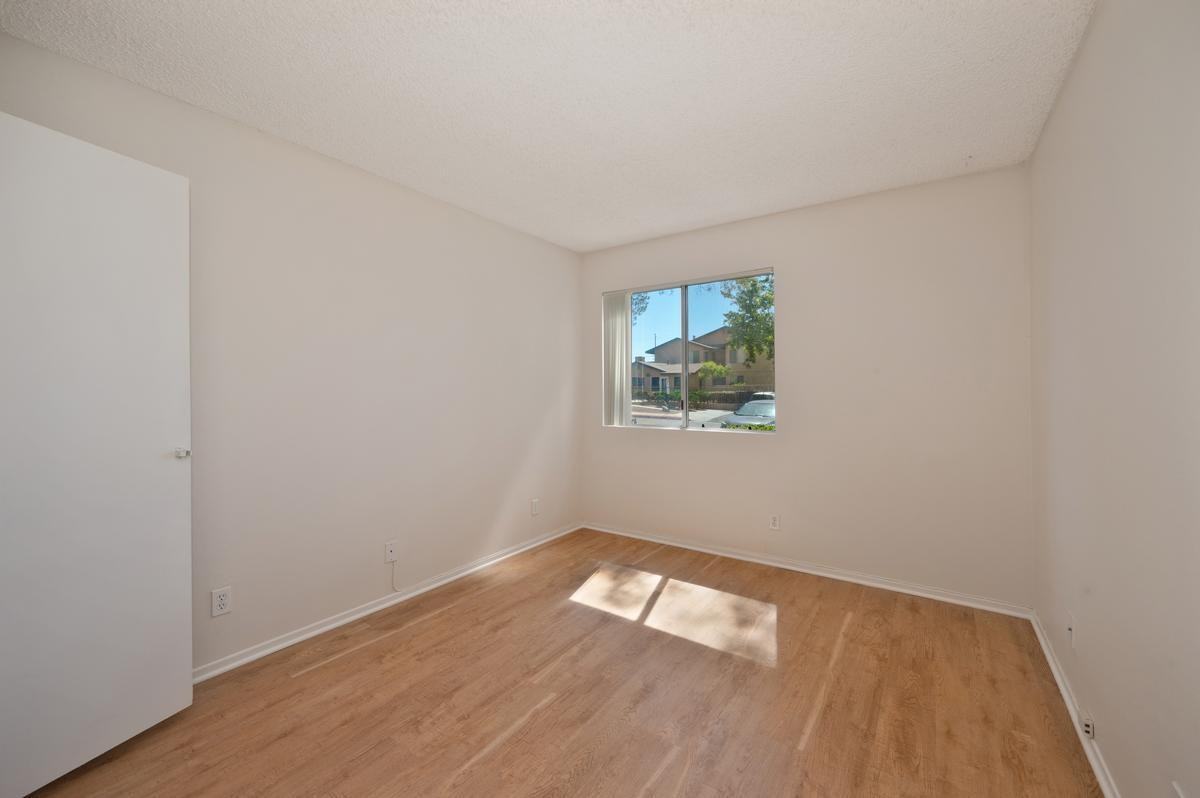 1800 W Avenue J12 - Photo 4 of 12