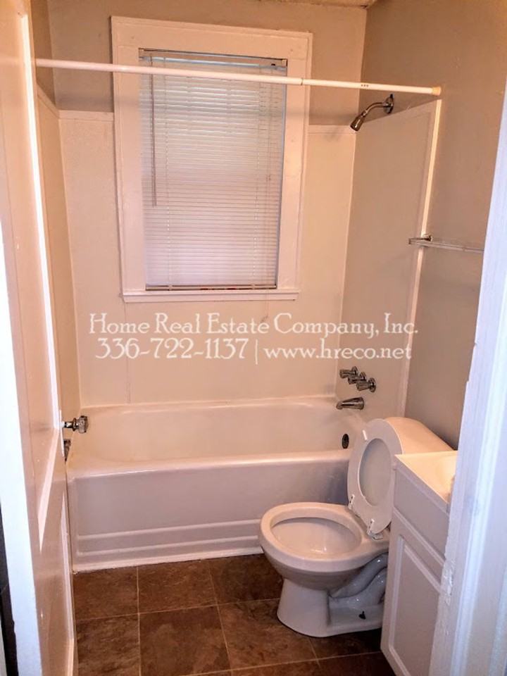 123 S Poplar St - Photo 5 of 8