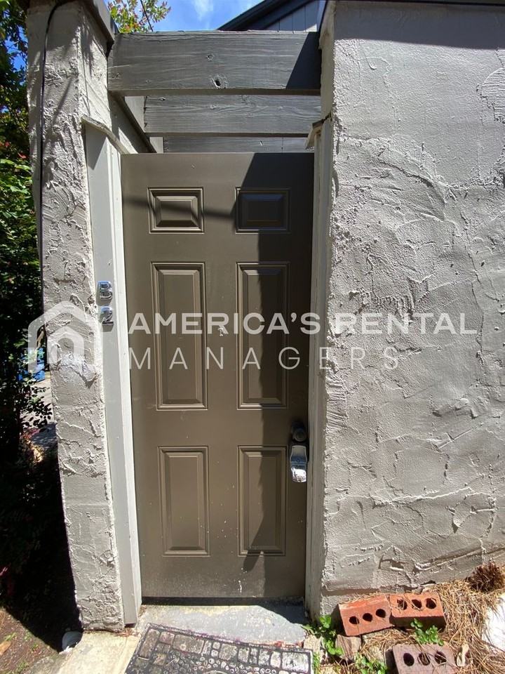 3350 Altamont Rd - Photo 2 of 15