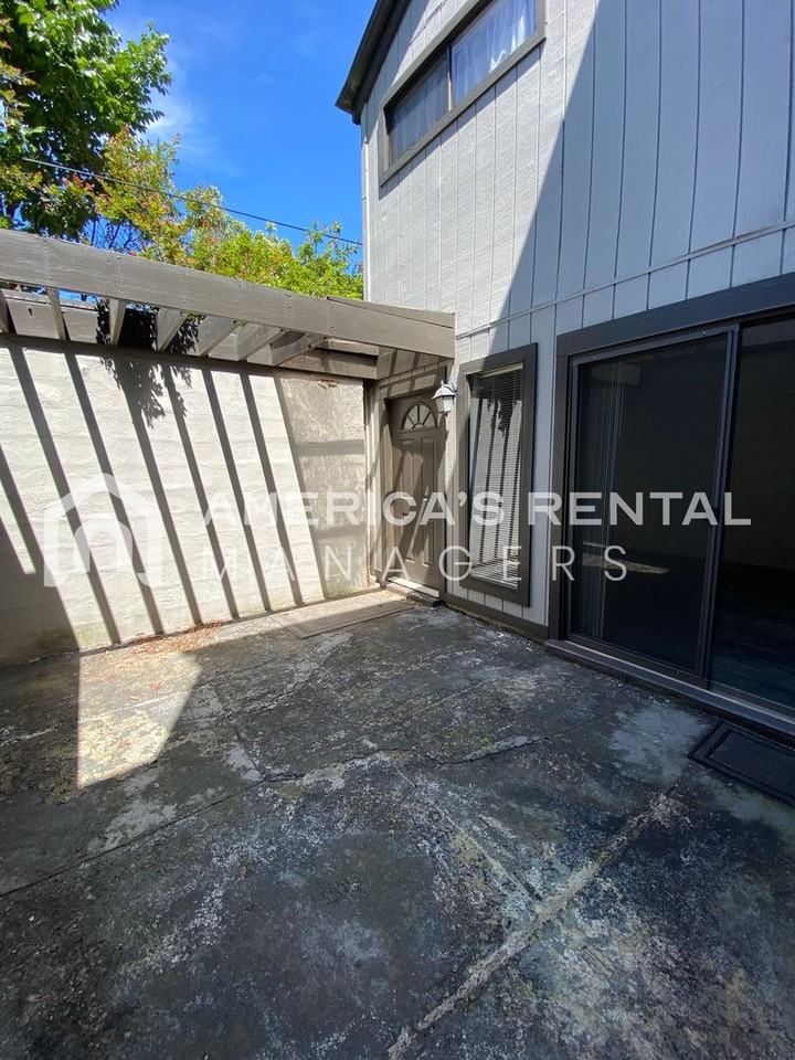 3350 Altamont Rd - Photo 3 of 15