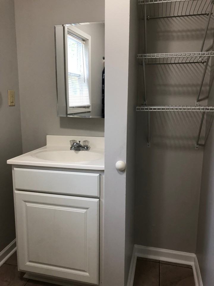 505 N Bradford Ave - Photo 4 of 9