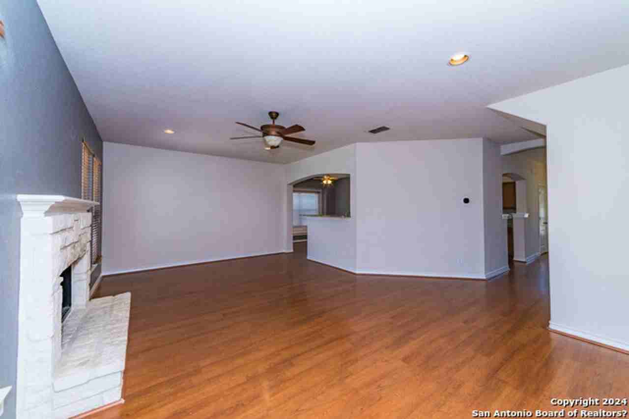 711 Sycamore Moon - Photo 5 of 33