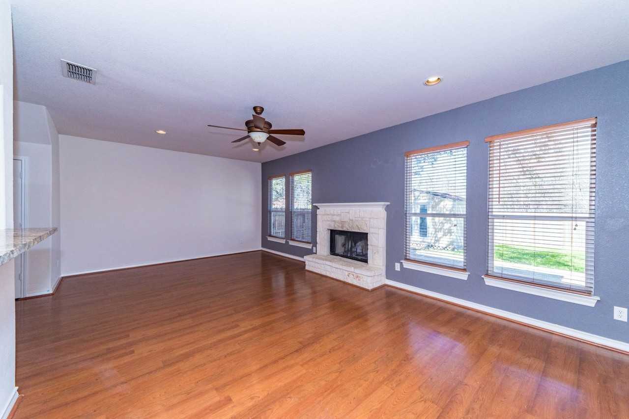 711 Sycamore Moon - Photo 7 of 33