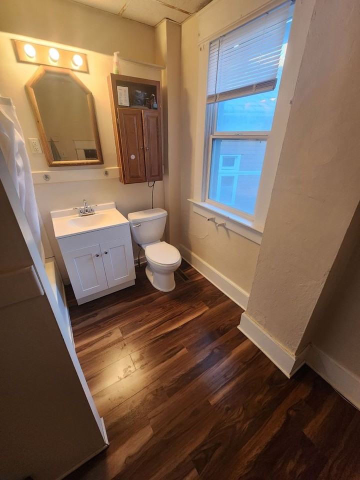 318 E 20th Ave - Photo 3 of 9