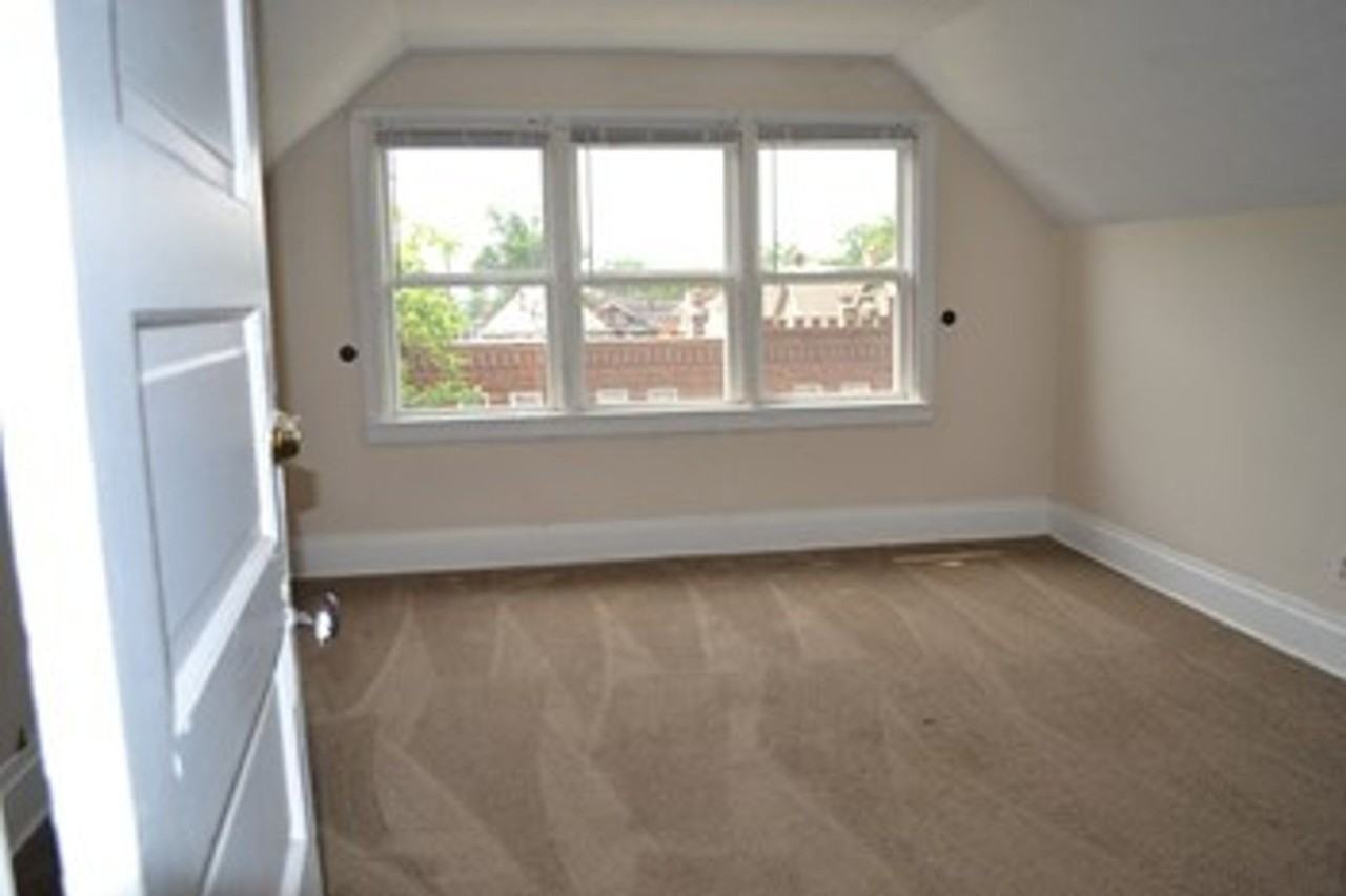 318 E 20th Ave - Photo 4 of 9