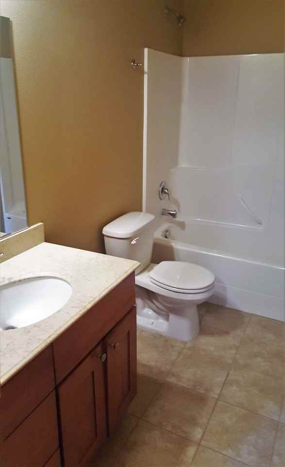 1607 S Cochran St - Photo 6 of 10