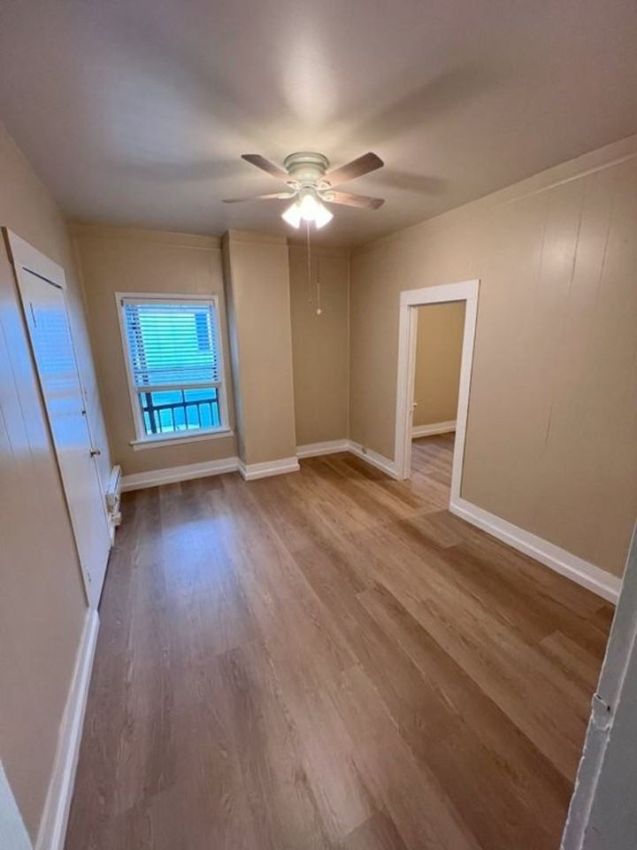 Main - Studio - Photo 2 of 15