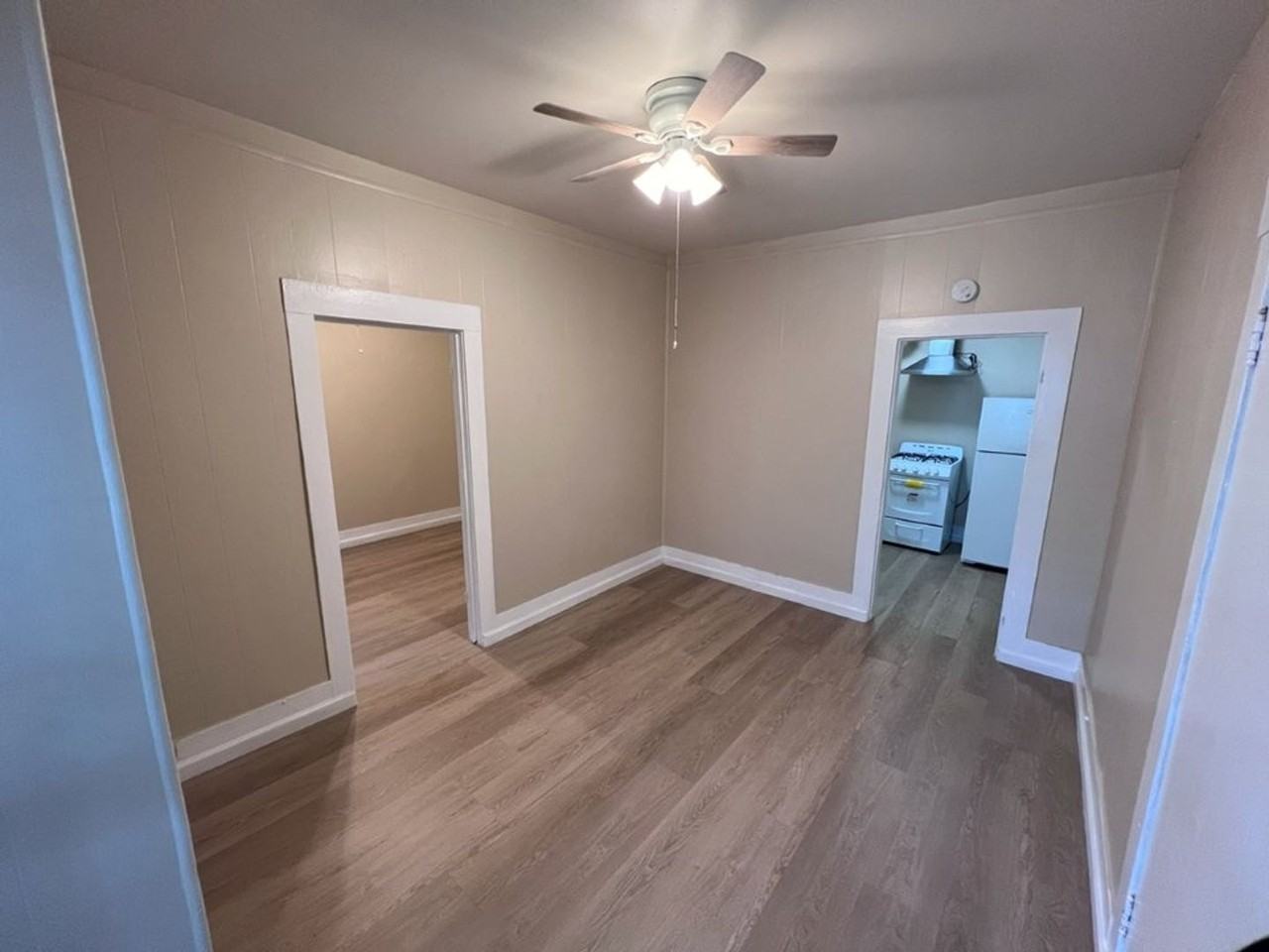 Main - Studio - Photo 3 of 15