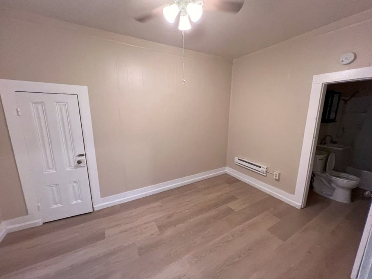 Main - Studio - Photo 5 of 15