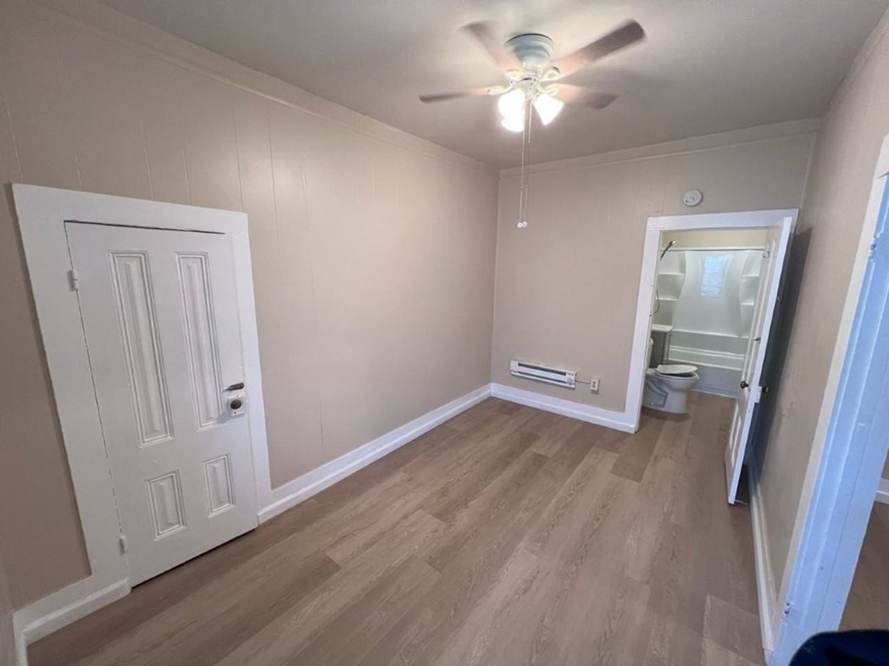 Main - Studio - Photo 7 of 15