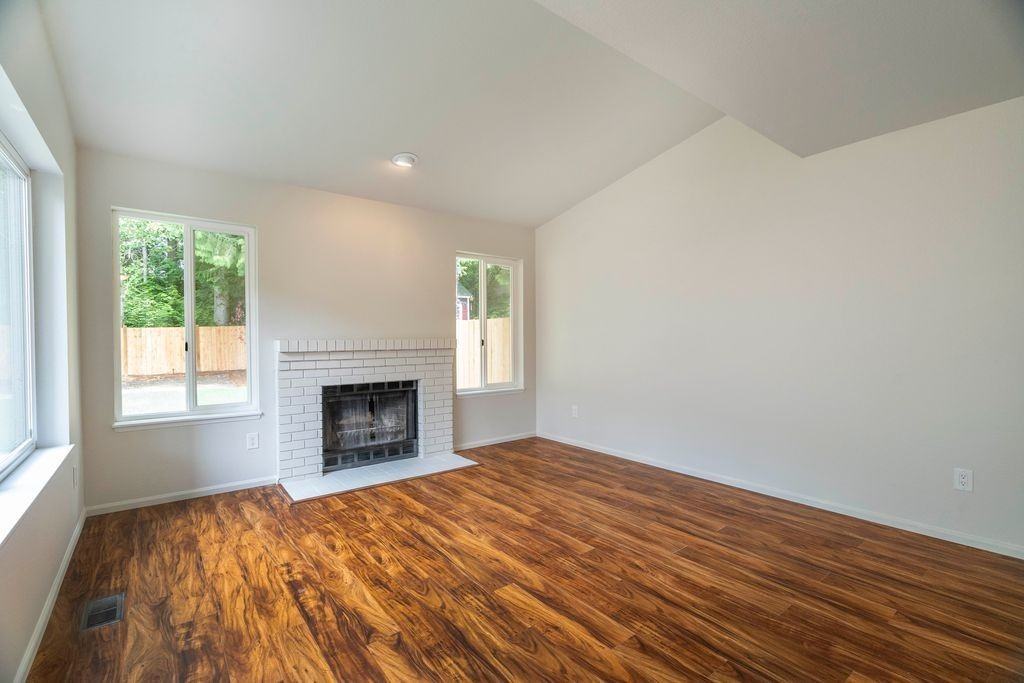 2209 164th Pl Se - Photo 2 of 15