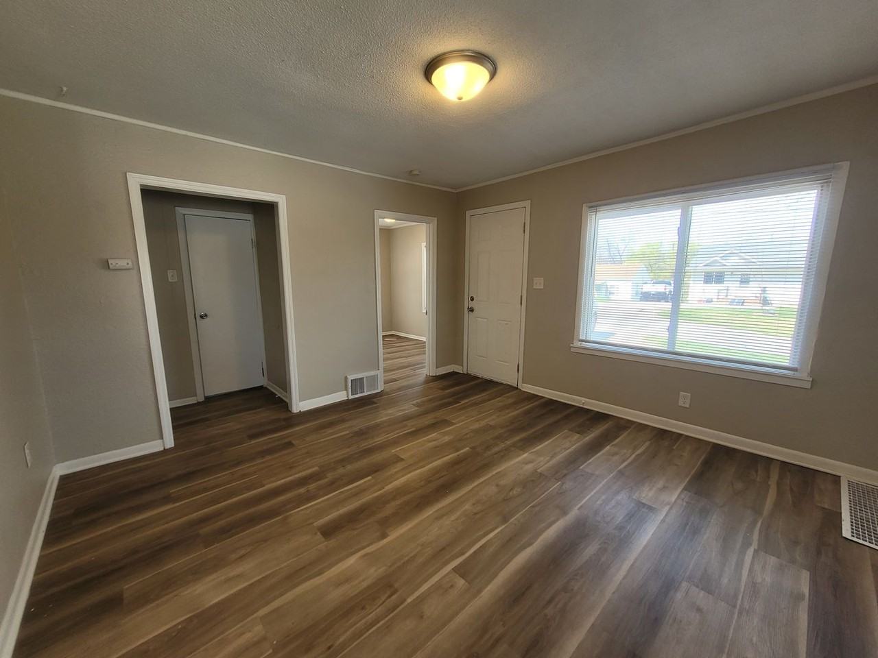 1112 Frazier Ave - Photo 3 of 18