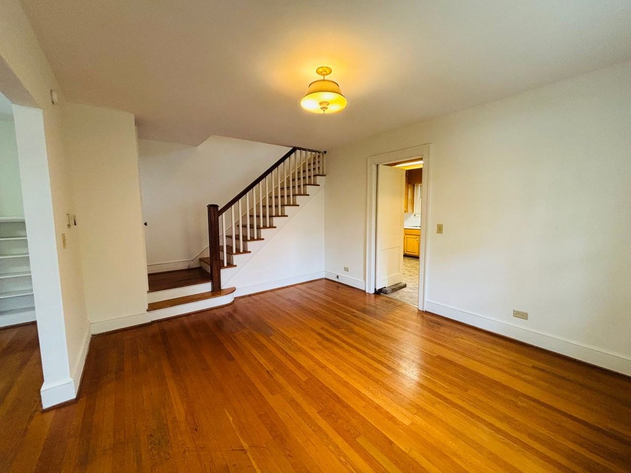 606 Preston Ave - Photo 5 of 19