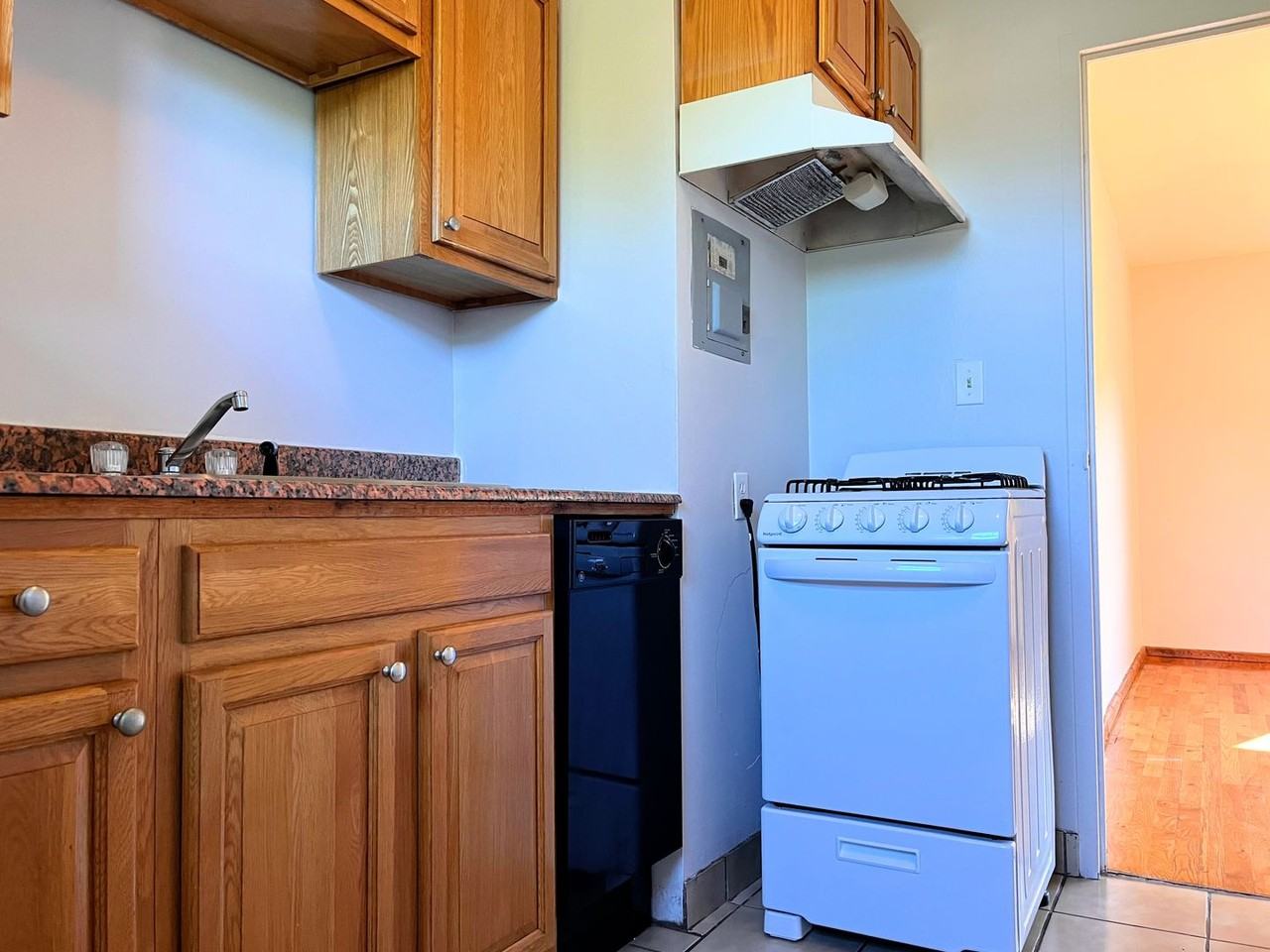 Delaware Ave Apartments - Photo 3 of 24