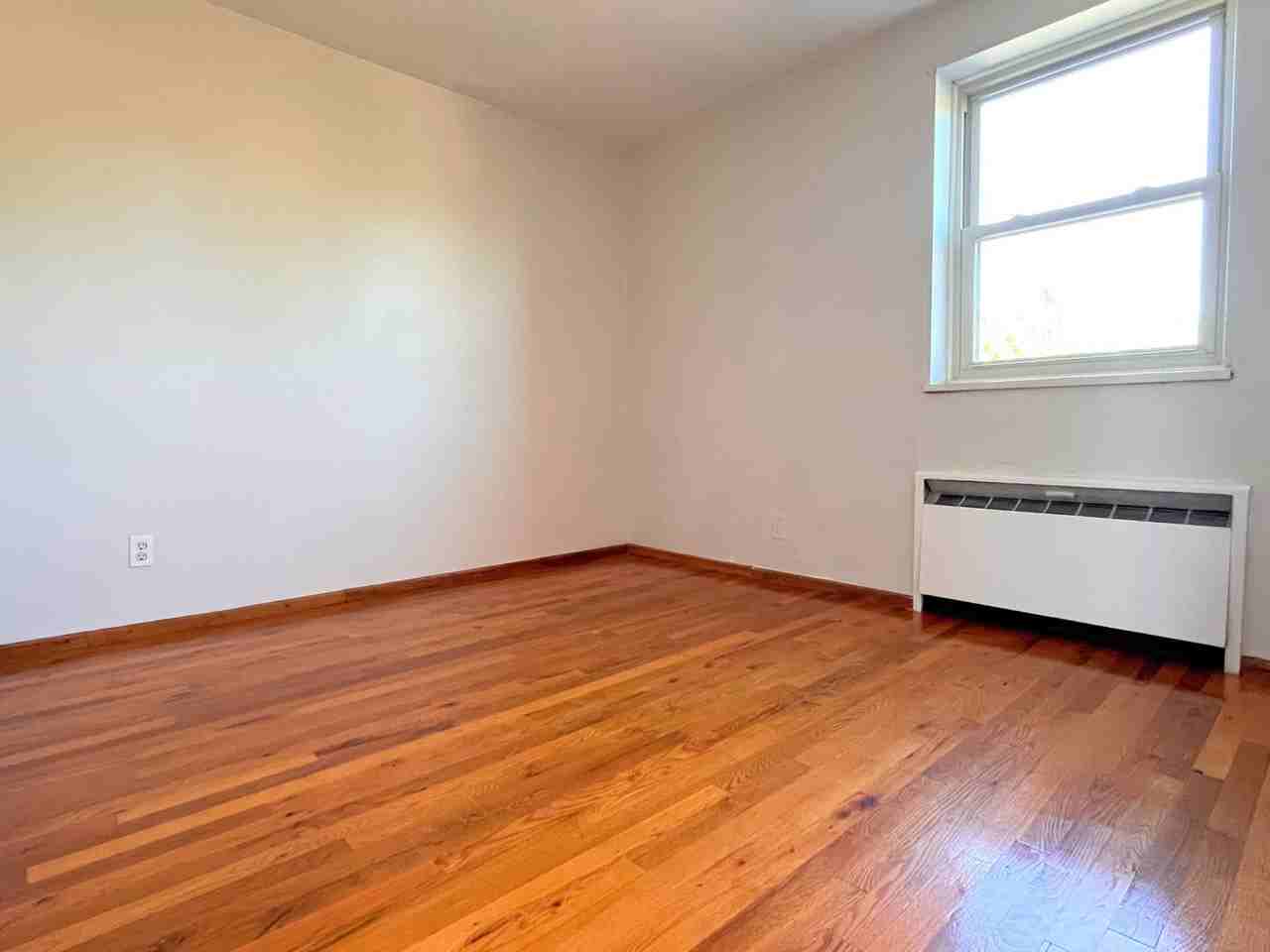 Delaware Ave Apartments - Photo 6 of 24