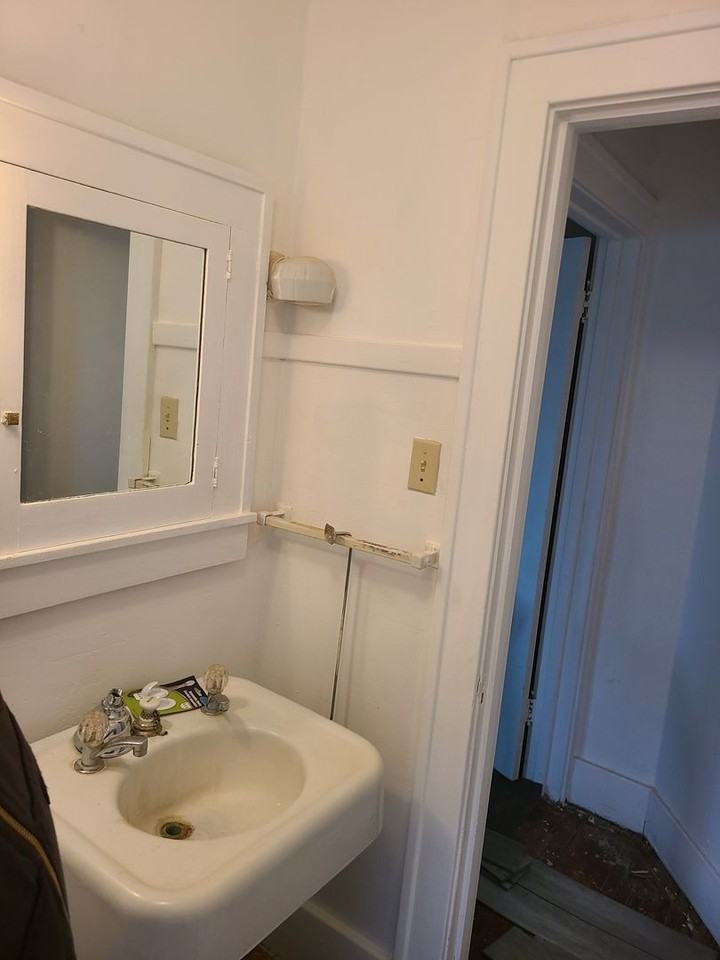 102 W Arlington St #3 - Photo 4 of 28