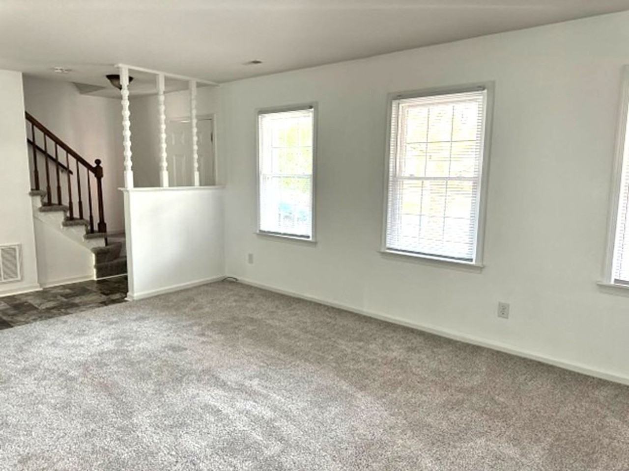 102 Chapel Hill Ln - Photo 3 of 18