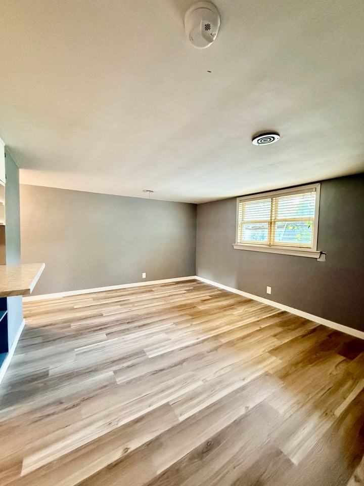 Renovated 1 Bedroom, 1 Bathroom Apartment – Prime Fargo Location Near NDSU! - Photo 4 of 10