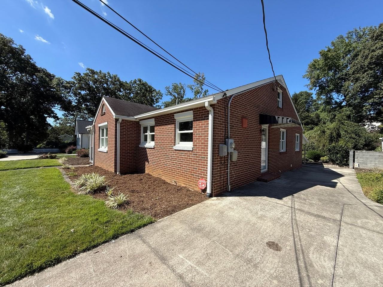 638 N Stratford Rd - Photo 2 of 27