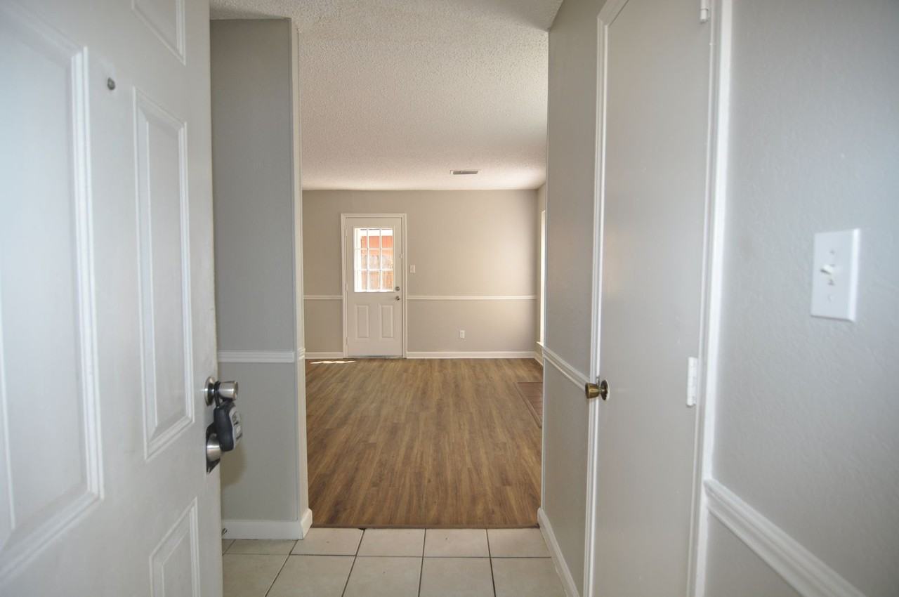 2612 San Sabastian Cir - Photo 2 of 19