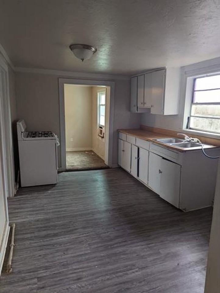 2535 Sw 30th St - Photo 4 of 11