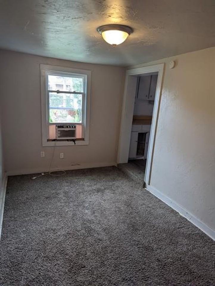 2535 Sw 30th St - Photo 6 of 11