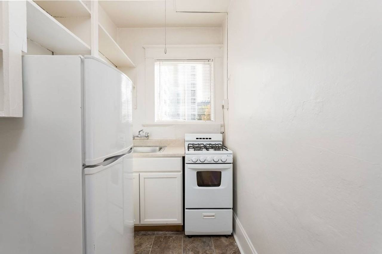 1126 SW 12th Avenue - Photo 5 of 13