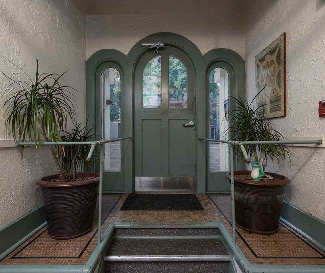 1126 SW 12th Avenue - Photo 4 of 20