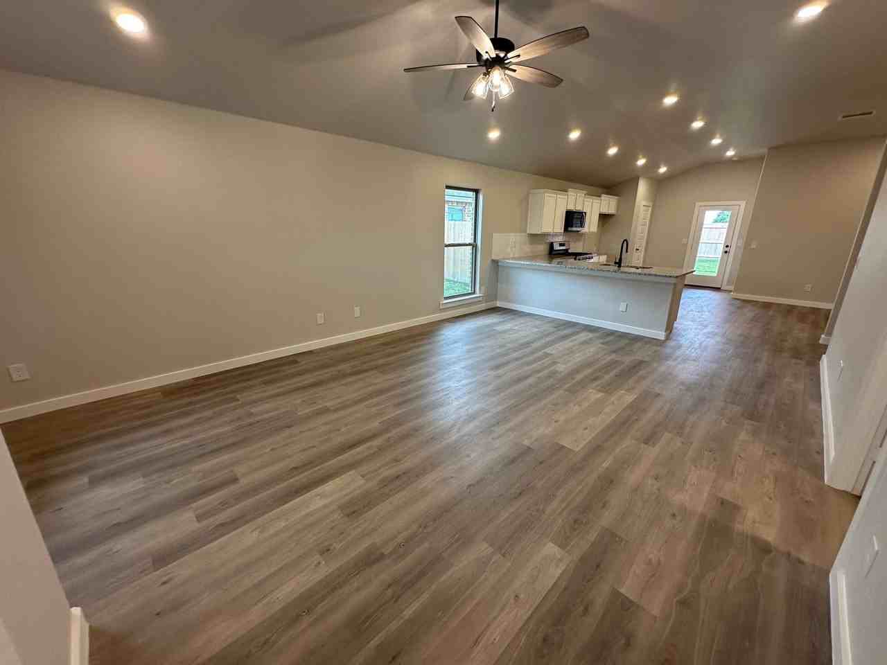10403 Ruse St - Photo 4 of 20