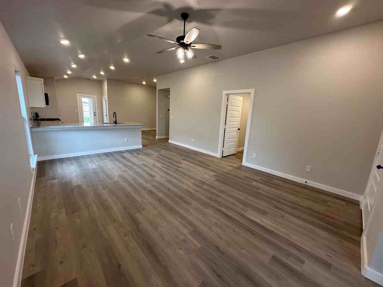 10403 Ruse St - Photo 5 of 20