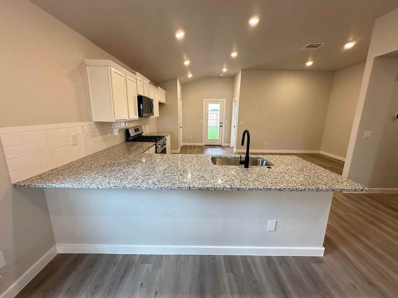 10403 Ruse St - Photo 6 of 20