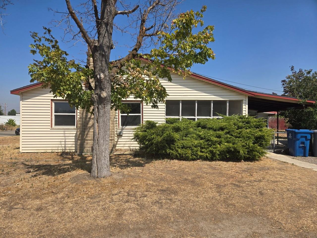 201 E 34th St - Photo 2 of 23